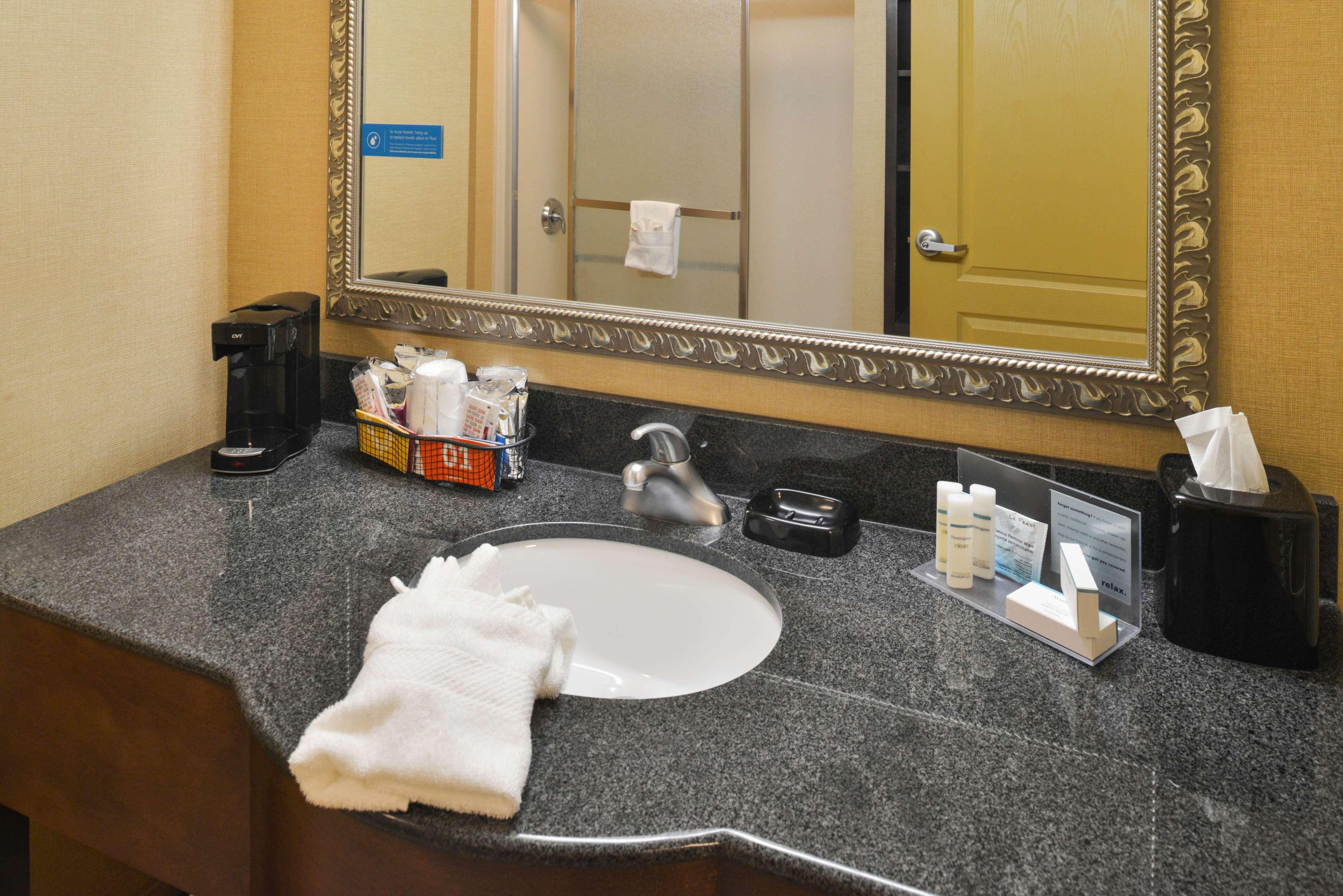 Hampton Inn Уильямсберг Экстерьер фото