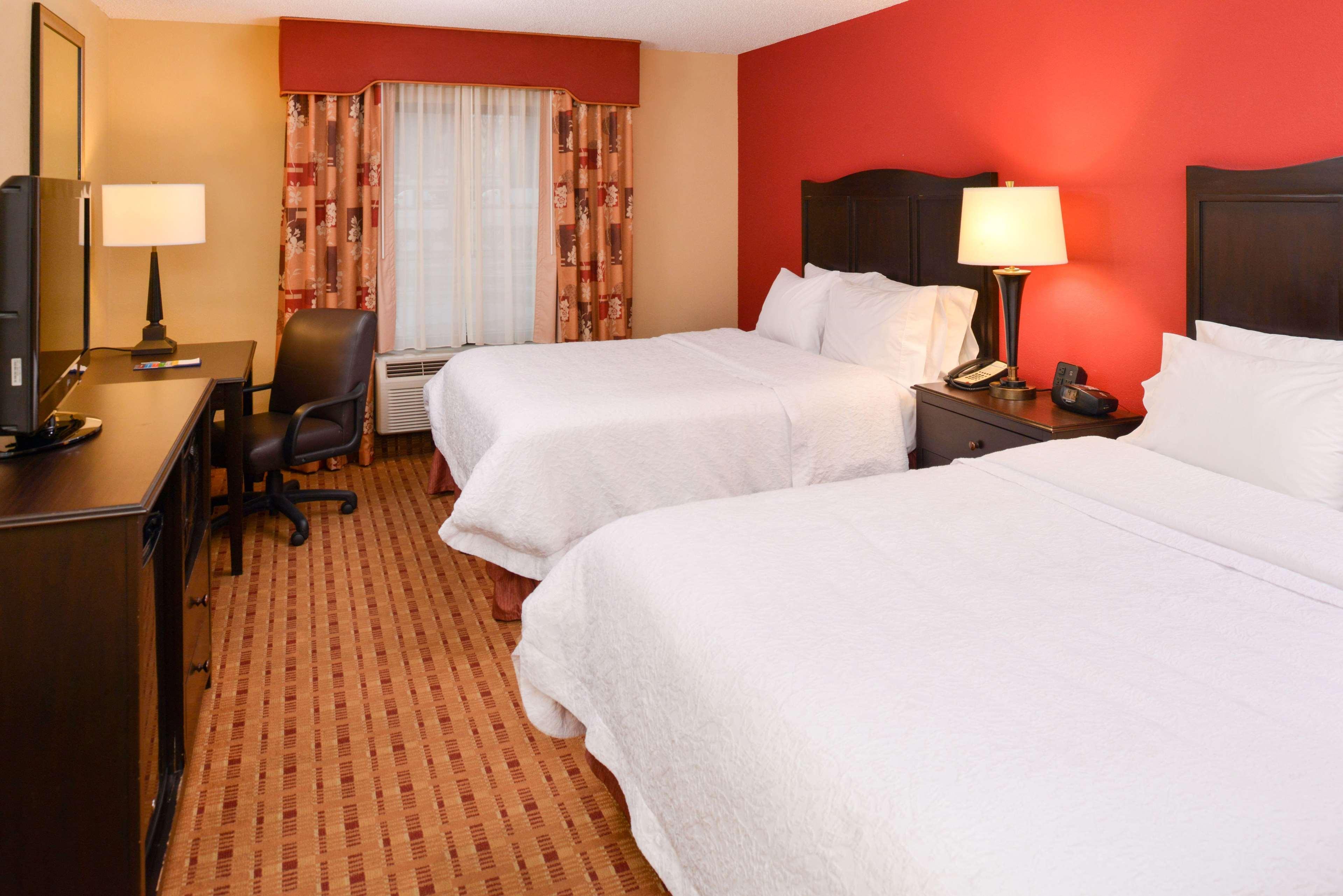 Hampton Inn Уильямсберг Экстерьер фото