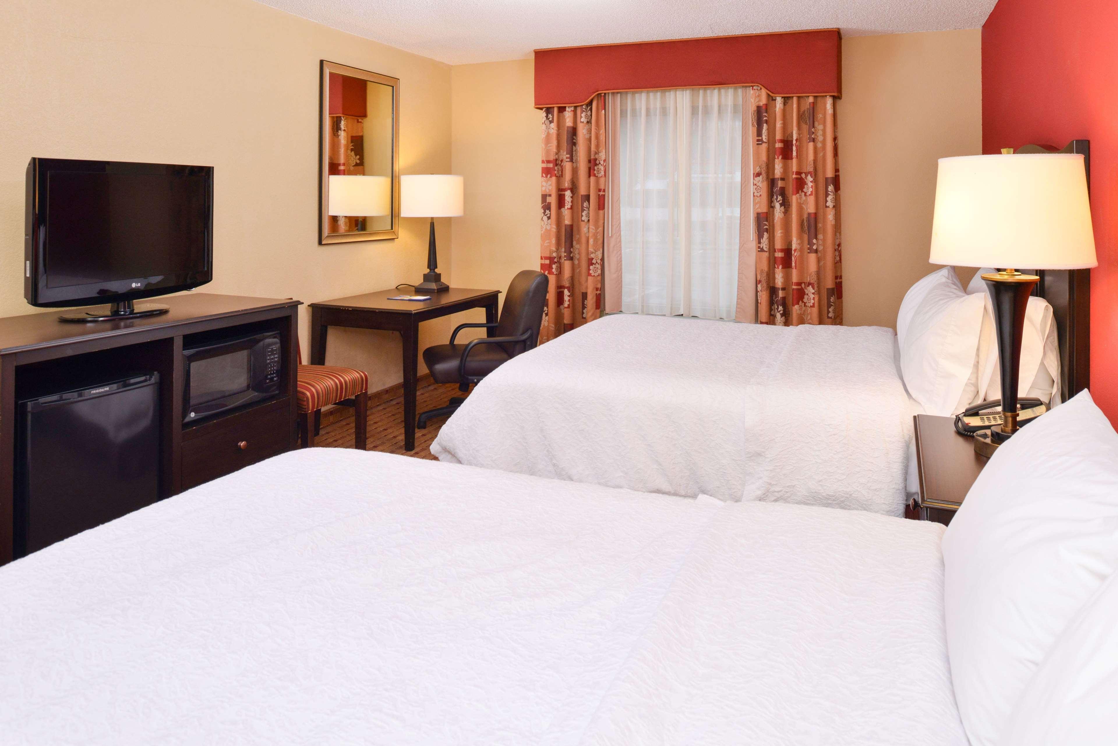 Hampton Inn Уильямсберг Экстерьер фото