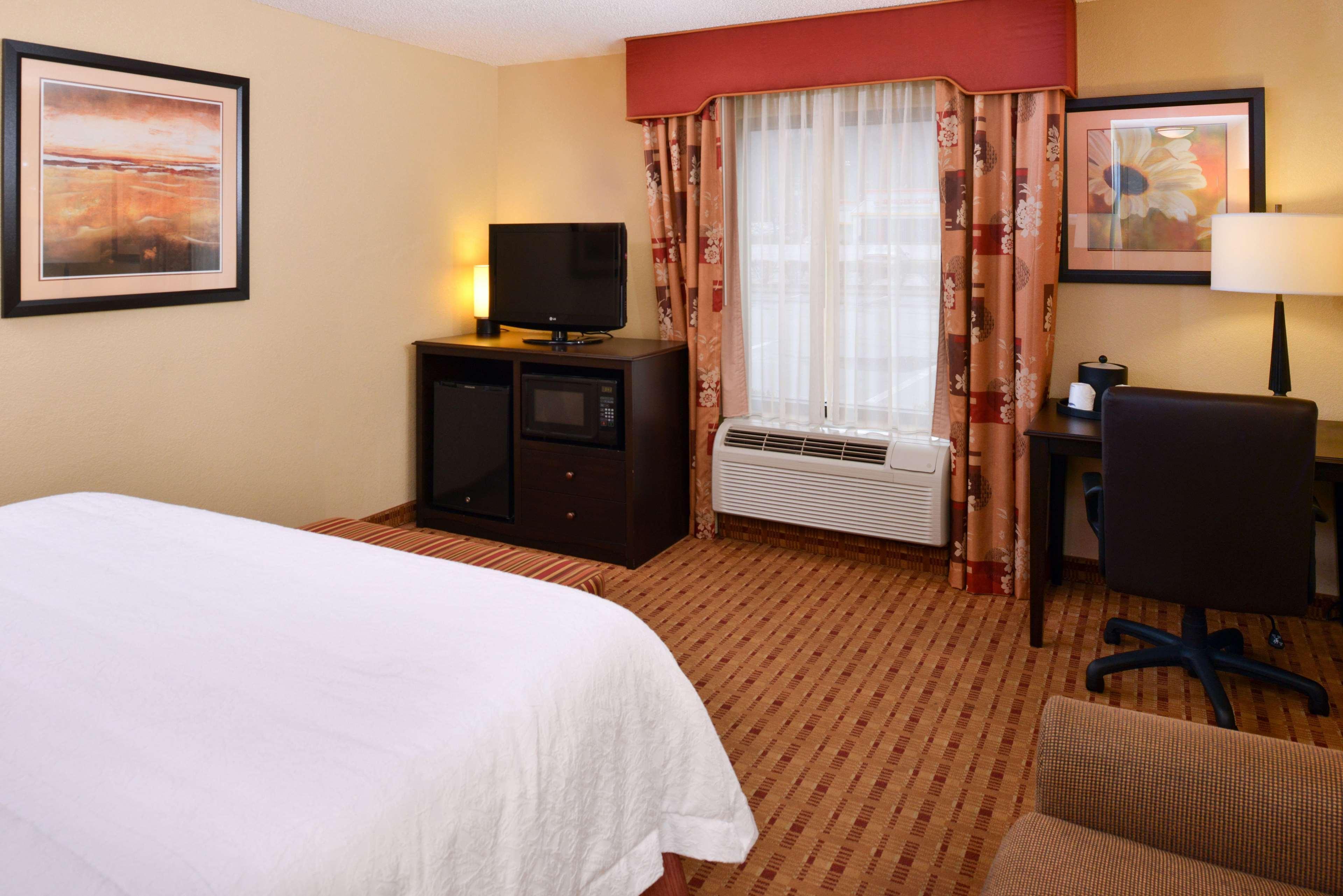 Hampton Inn Уильямсберг Экстерьер фото