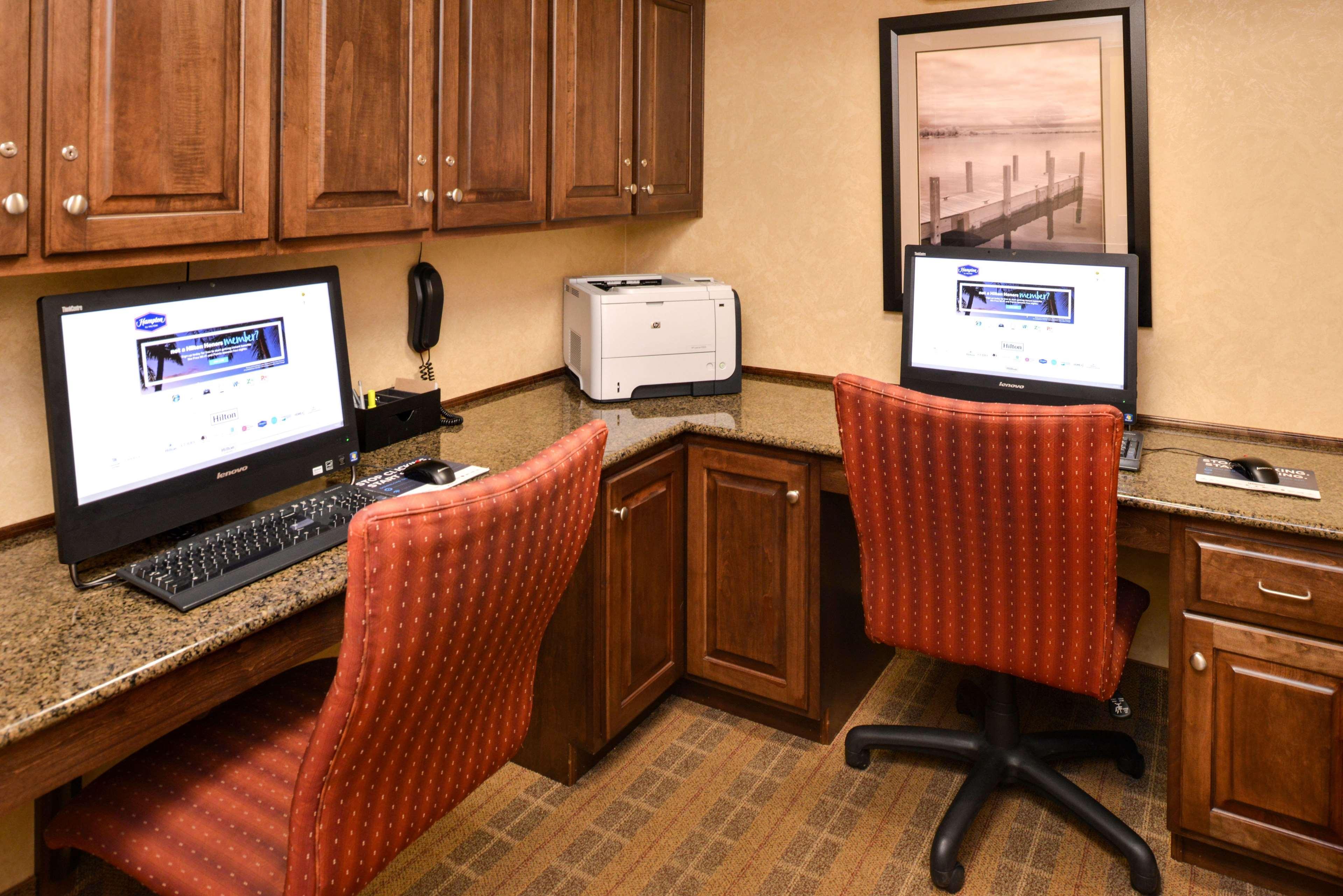 Hampton Inn Уильямсберг Экстерьер фото