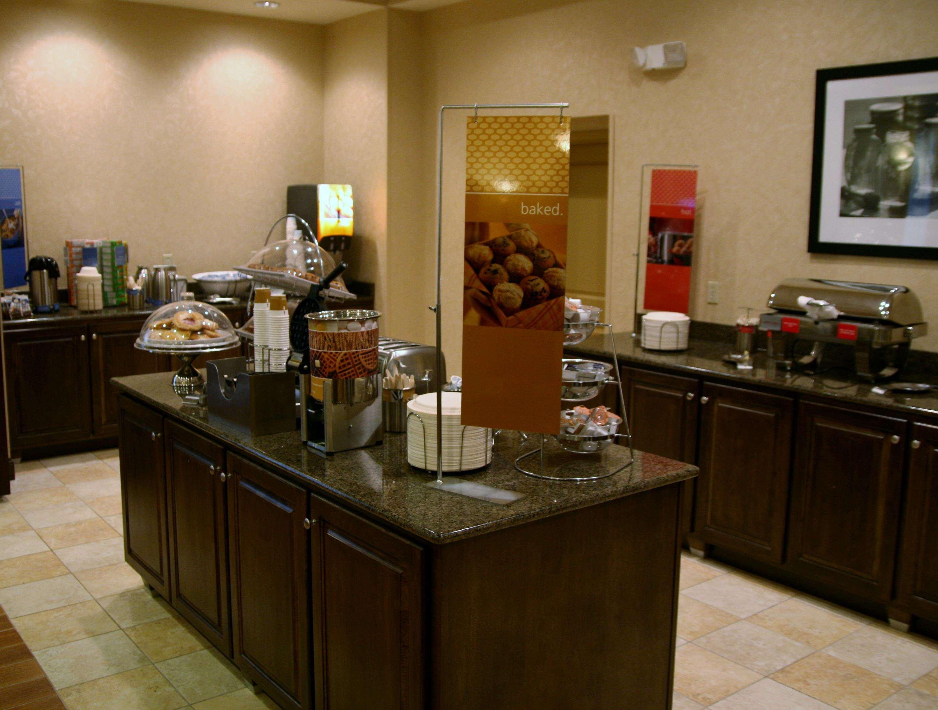 Hampton Inn Уильямсберг Экстерьер фото