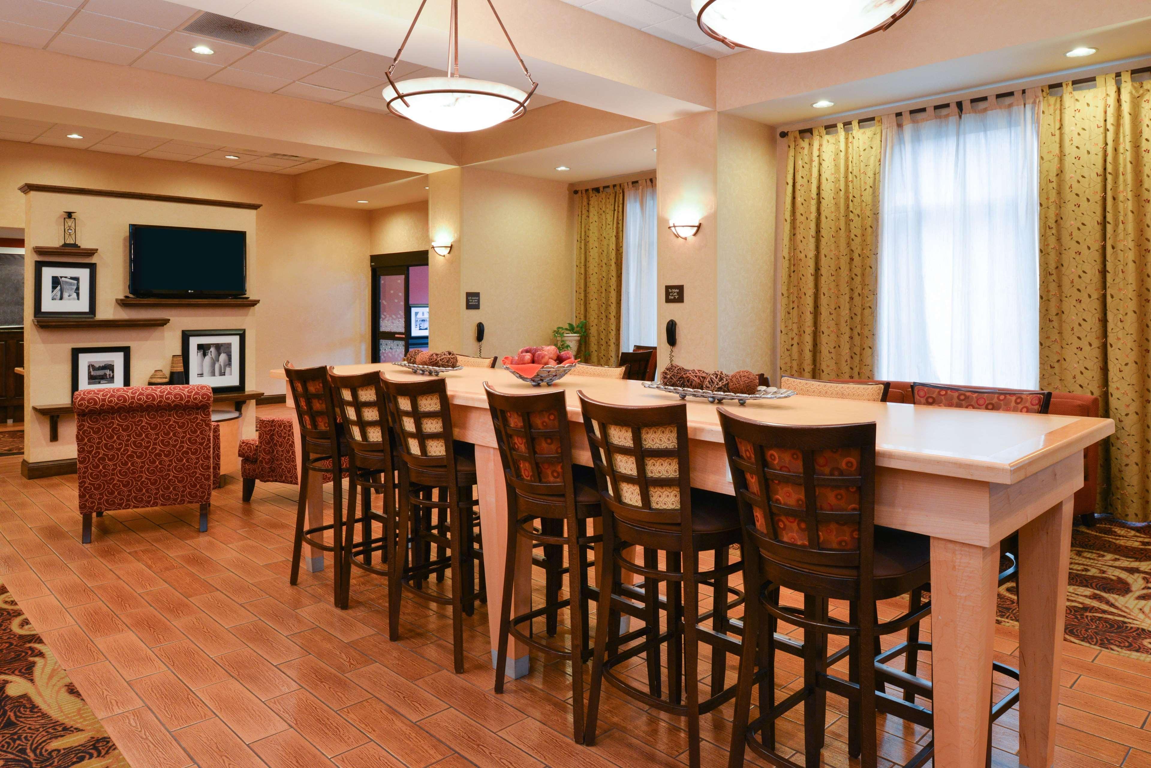 Hampton Inn Уильямсберг Экстерьер фото