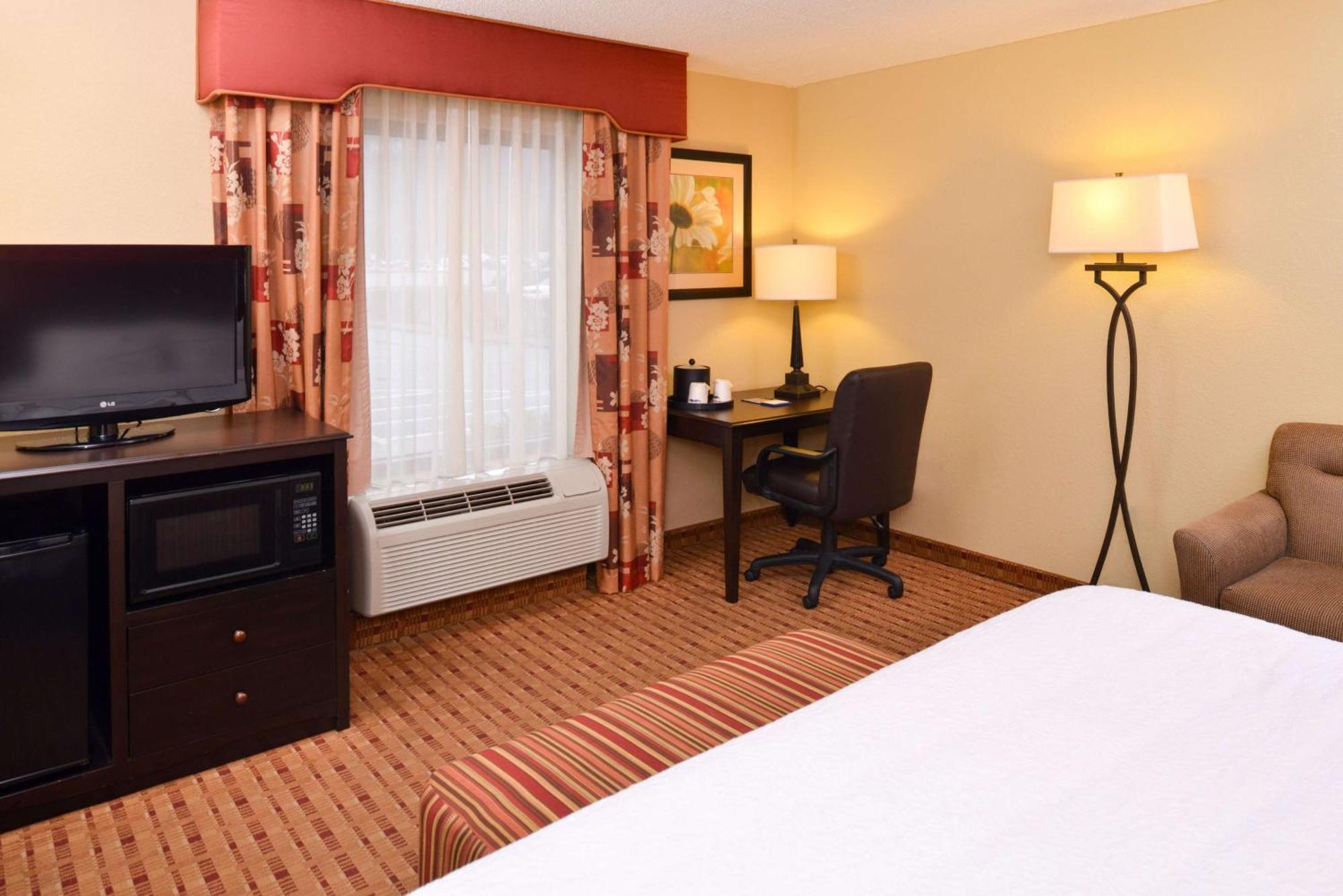 Hampton Inn Уильямсберг Экстерьер фото