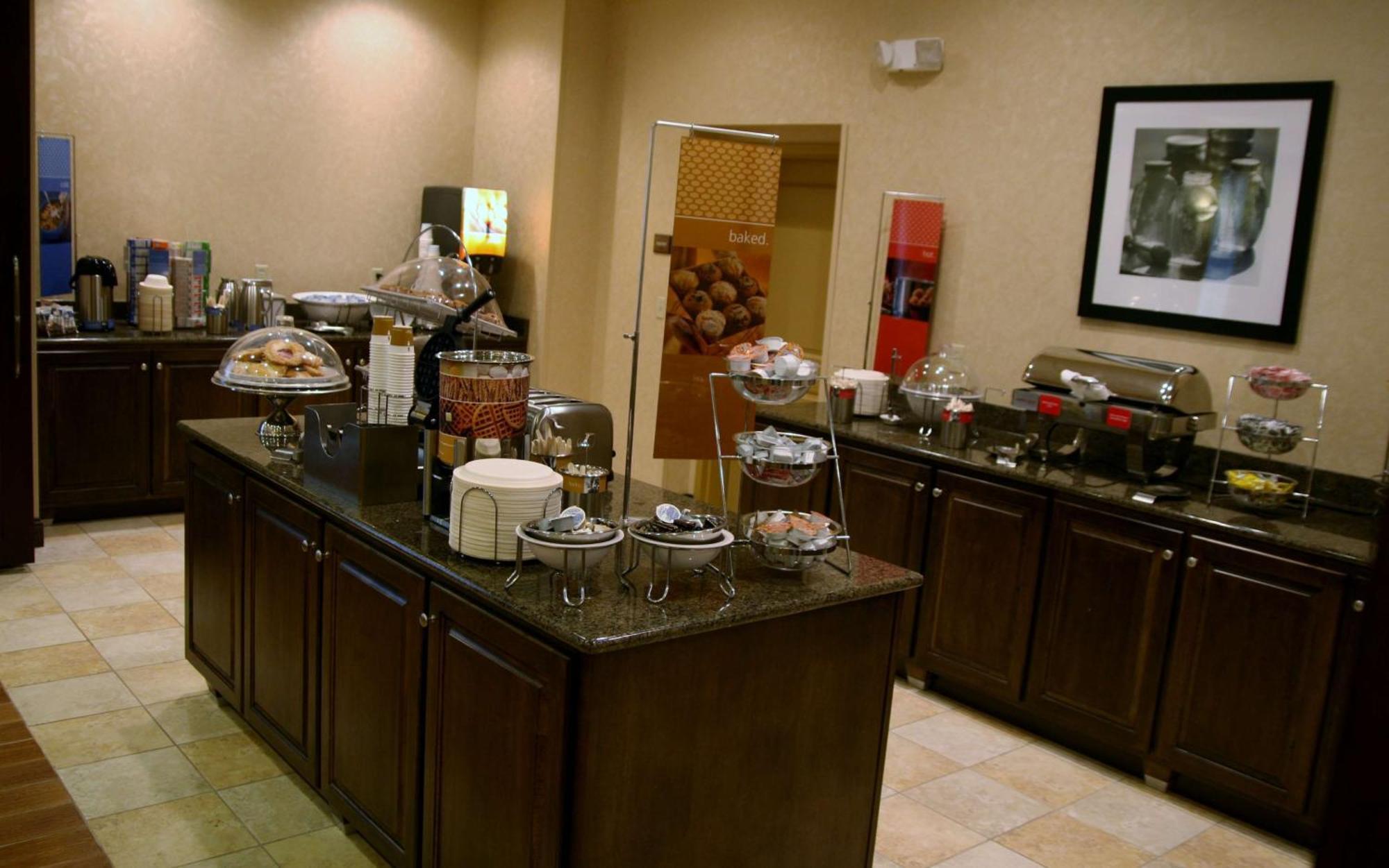 Hampton Inn Уильямсберг Экстерьер фото