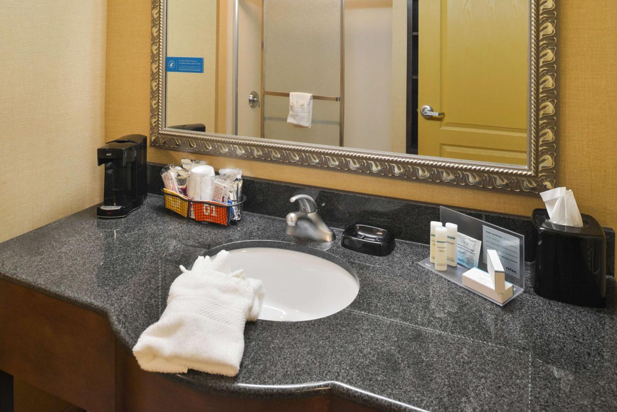 Hampton Inn Уильямсберг Экстерьер фото