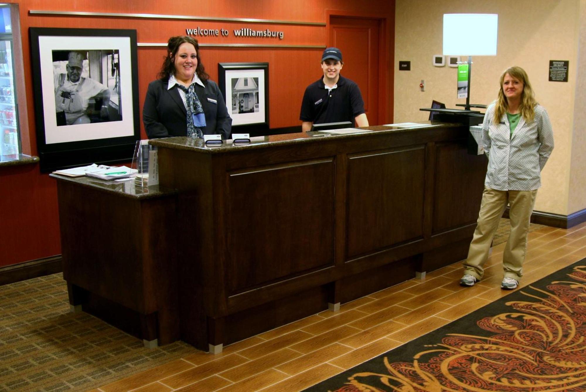 Hampton Inn Уильямсберг Экстерьер фото