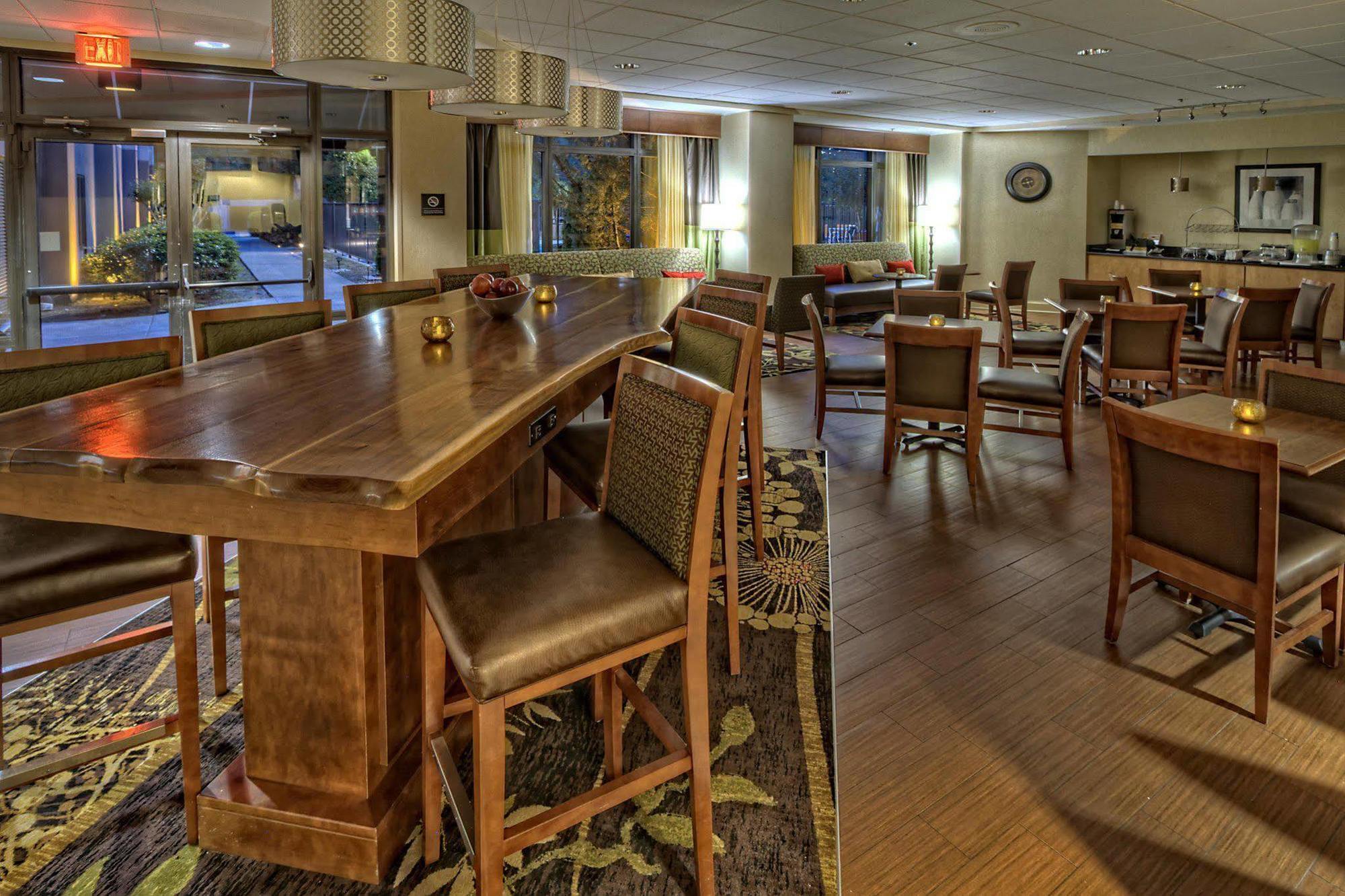 Hampton Inn Уильямсберг Экстерьер фото